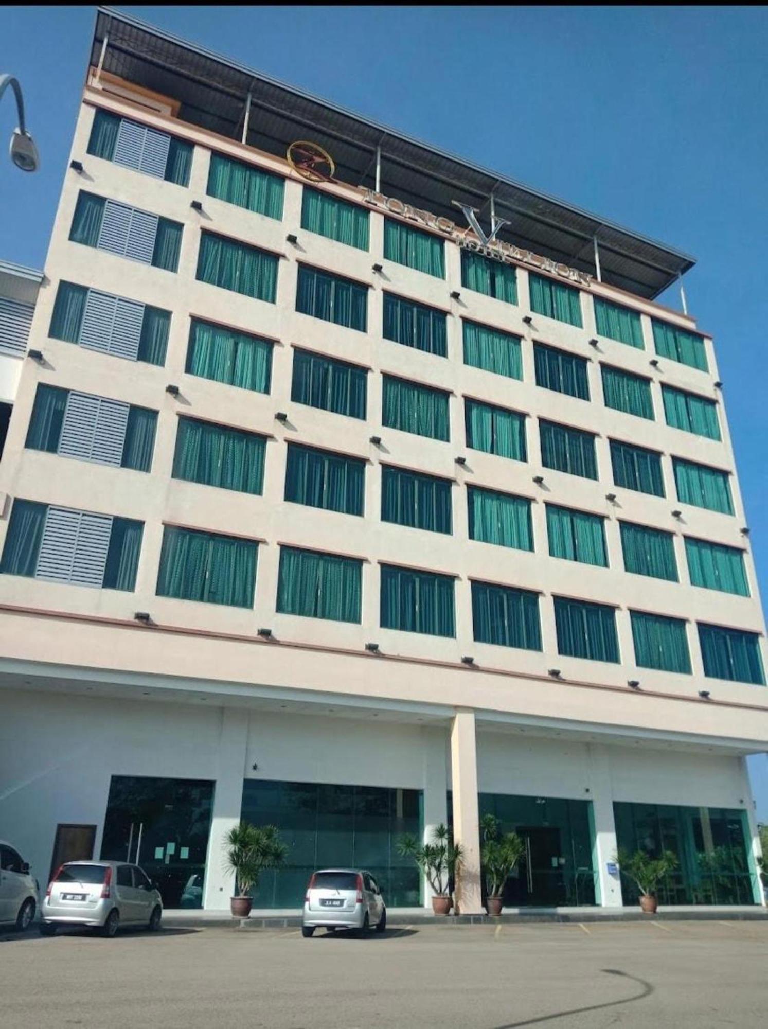 Oyo 90934 Tong Villion Hotel Muadzam Shah Bagian luar foto